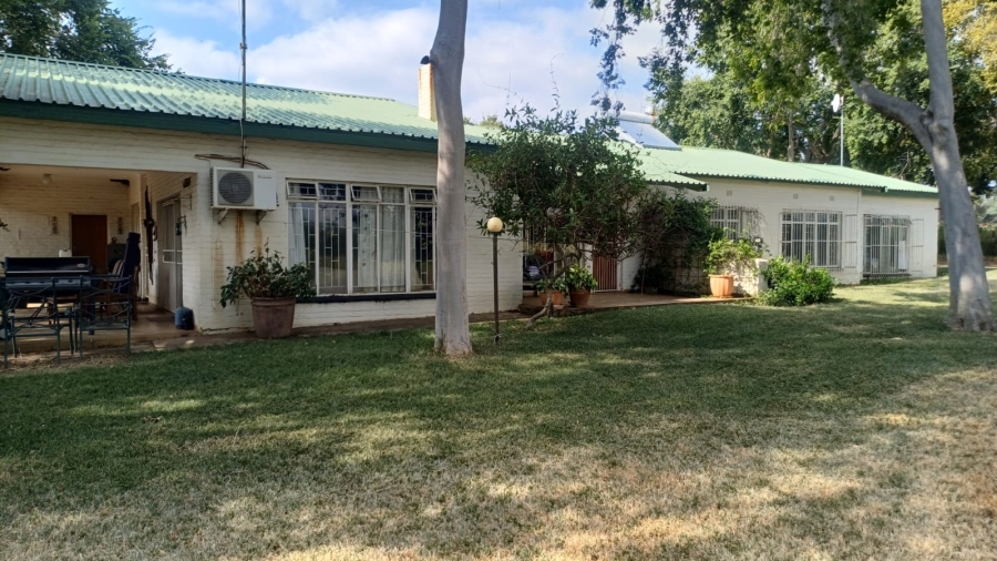 4 Bedroom Property for Sale in Waterval S H North West